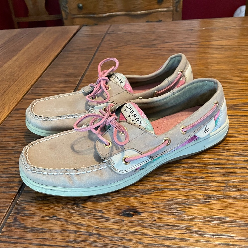 Sperry Taupe Leather Boat Shoes with Pink Laces